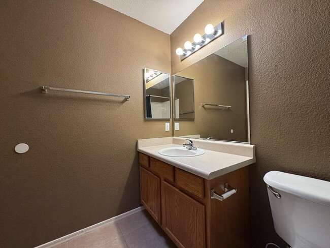 Building Photo - 1113 San Jacinto Dr