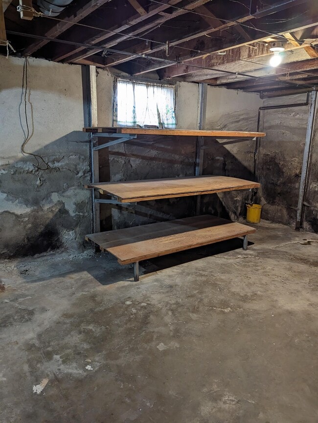 Building Photo - 1317 SW Plass Ave