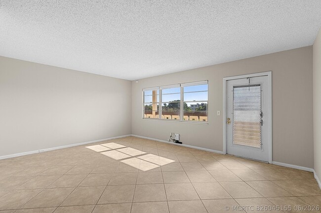 Building Photo - 3013 Wolverton E