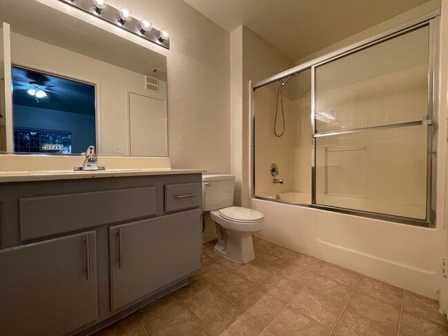 Building Photo - 2 BED 2 BATH CONDO IN GATED COMMUNITY!