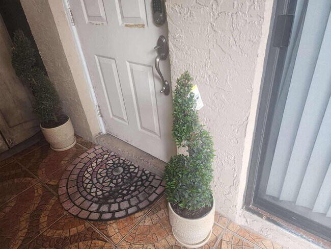 Building Photo - 600 Executive Center Dr