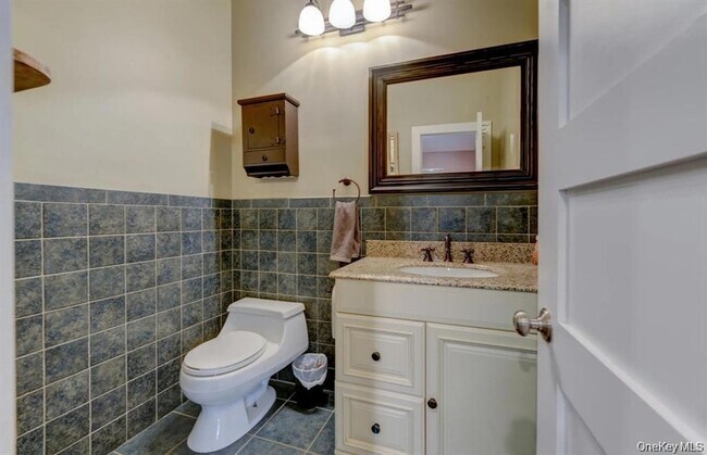 Building Photo - 20 Cherry Ln