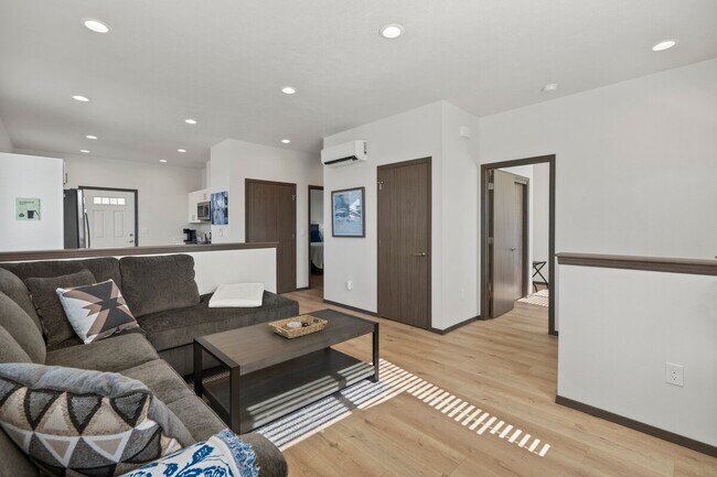 Building Photo - NEWLY RENOVATED 2 BEDROOM HOME.