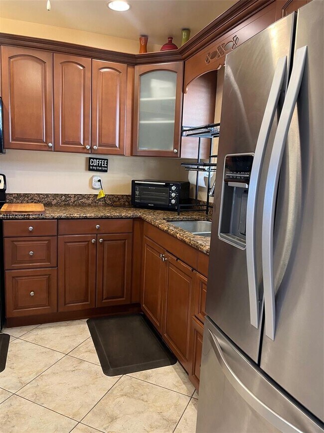 Building Photo - 752 Lori Dr