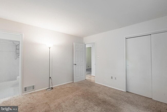 Building Photo - 5008 Treetop Ln