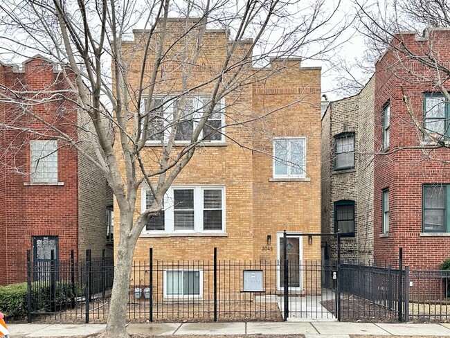 Primary Photo - 3045 W Addison St