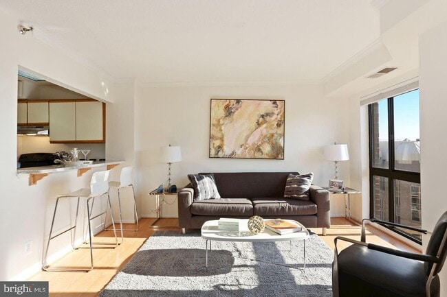 Building Photo - Move In Ready!