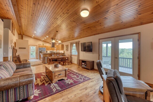 Building Photo - 586 Sun Valley Dr