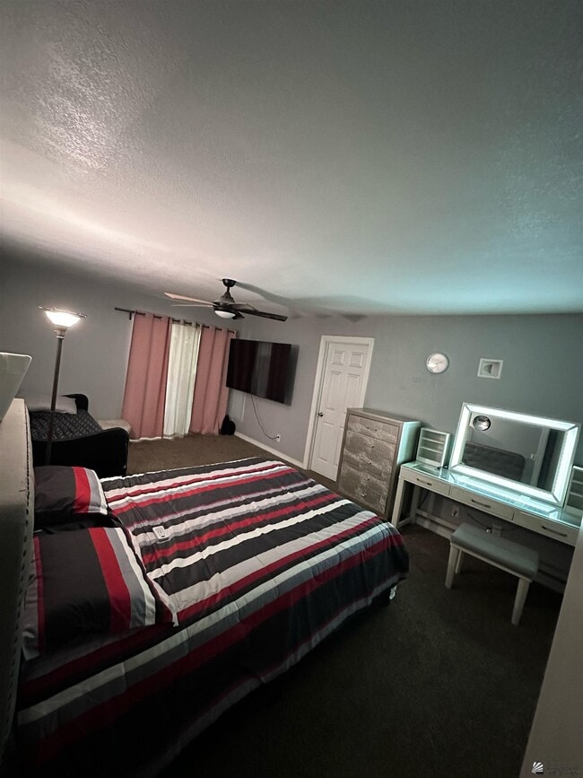 Building Photo - 3215 London Dr