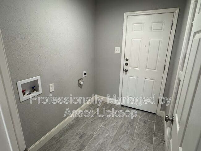 Building Photo - 1223 Dumont Dr