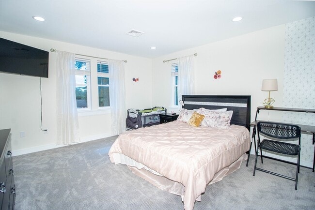 Building Photo - 5 Morse Ave