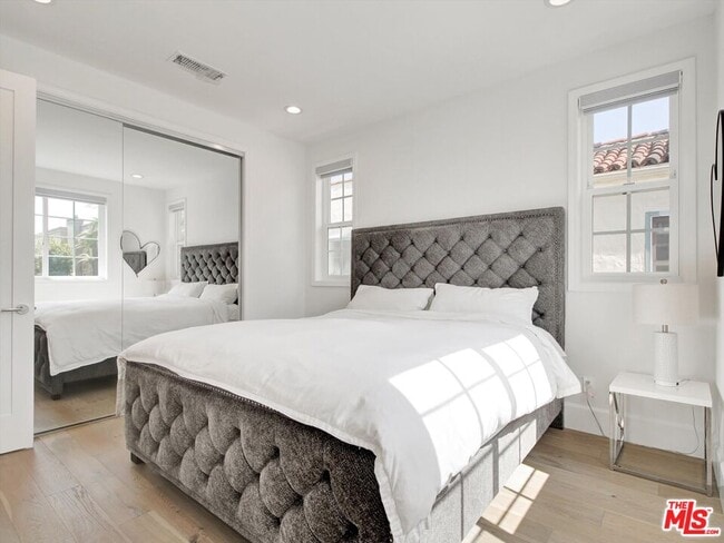 Building Photo - 10593 Kinnard Ave