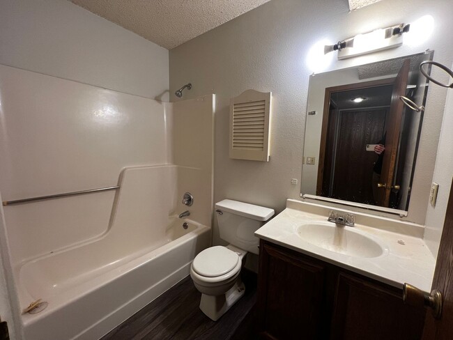Building Photo - 731 Westwinds Dr