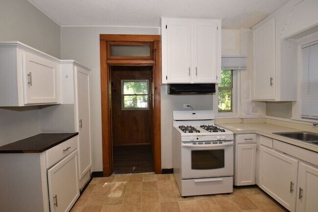 Building Photo - Near Downtown South Bend 3 bedroom home