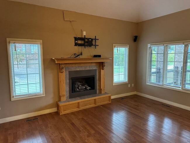 Building Photo - LEASE TODAY!!