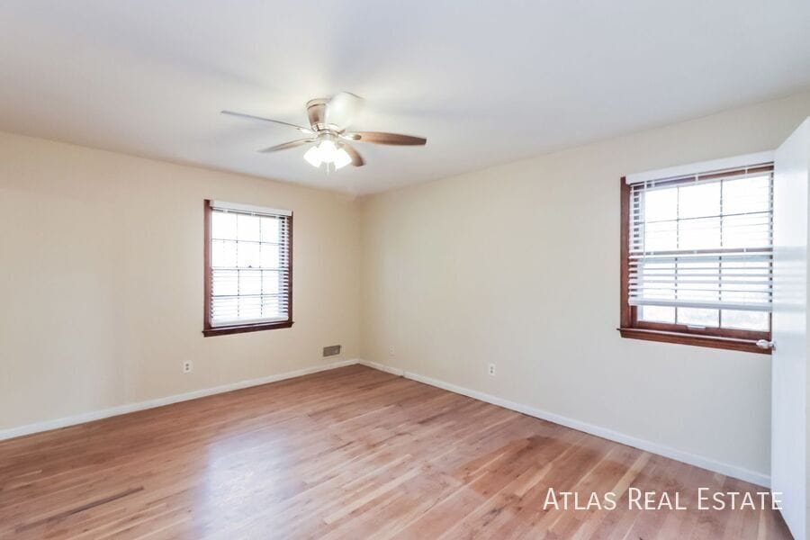 Building Photo - 9011 W 105th St