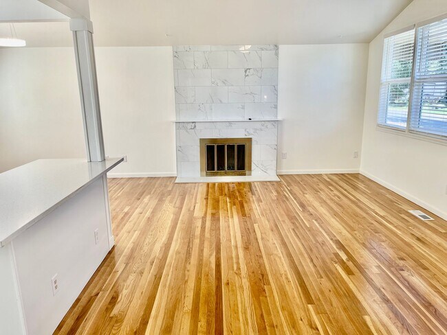Building Photo - New on the Market!