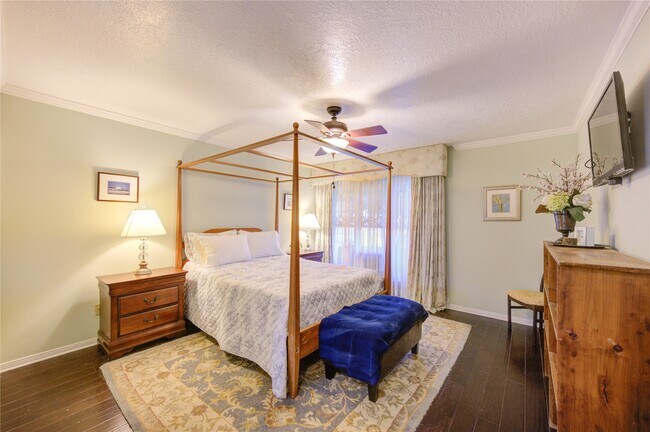 Building Photo - 22526 Cove Hollow Dr