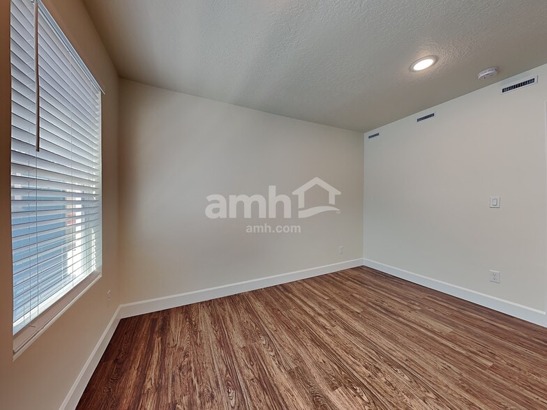 Building Photo - 6098 W Arranmore Dr