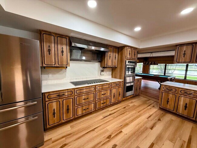 Building Photo - 465 SE Naranja Ave