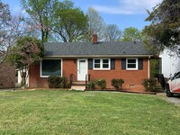 Building Photo - Cute 3 BR/ 1 BA Off Gate City Blvd.