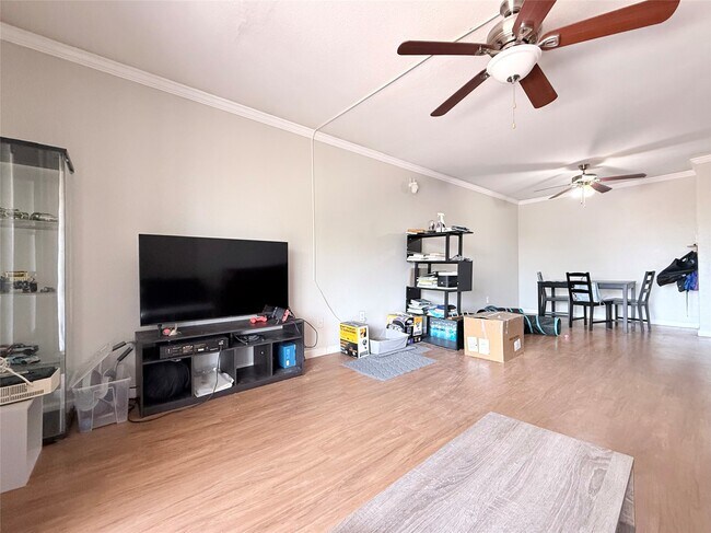 Building Photo - 10110 Forum W Dr