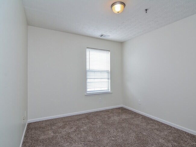 Building Photo - 142 Weatherstone Square Dr