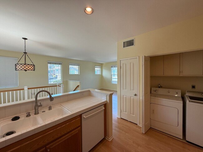 Building Photo - Comfortable 2BD/2BA Townhome in Carmel Mountain Ranch with Community Pool, Attached Garage & In-U...