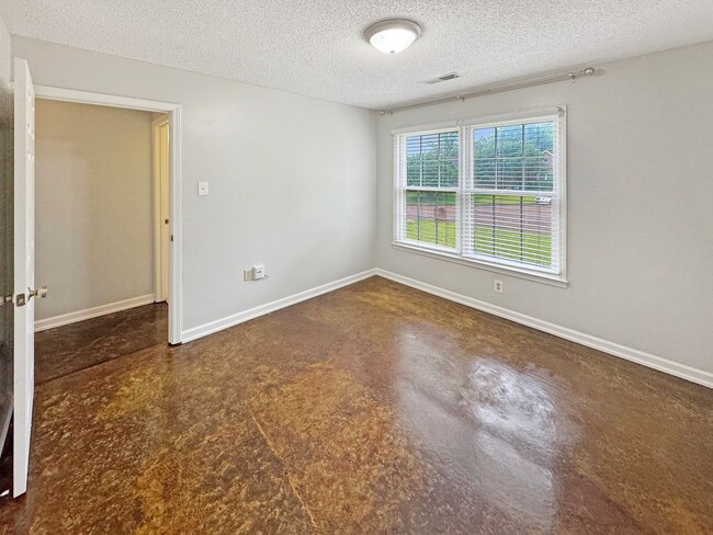 Building Photo - Spacious 3 bedroom 2 bath in Cordova