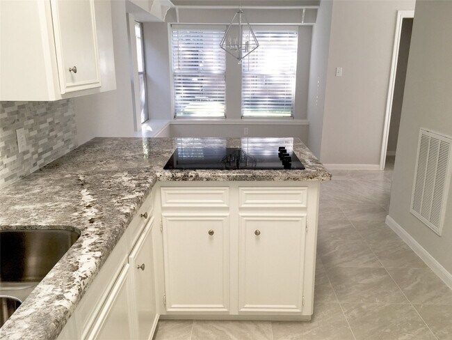 Building Photo - 5515 Strack Rd