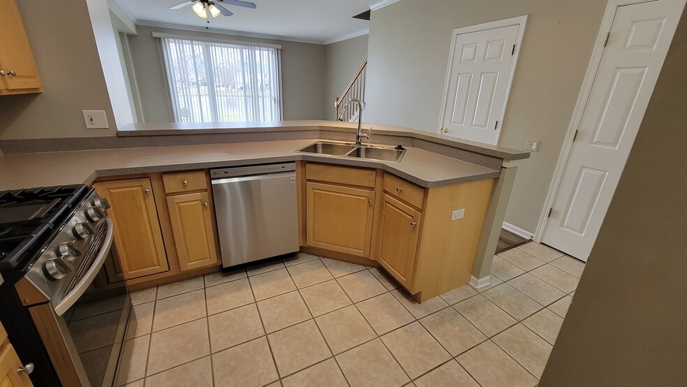 Building Photo - 2807 Stonewater Dr