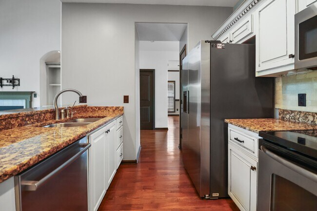 Building Photo - 869 E Accipiter Cir