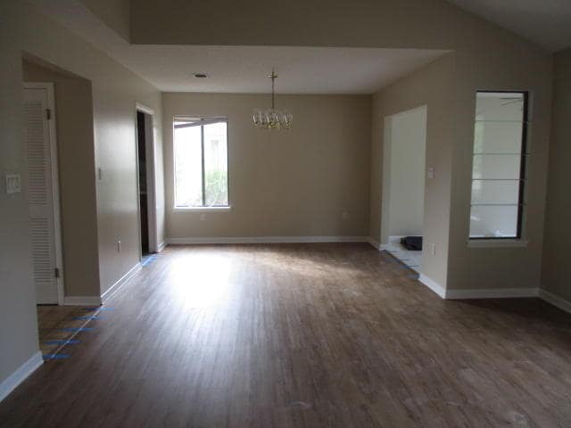 Building Photo - 700 Bay Dr