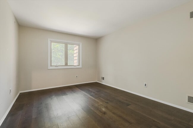 Building Photo - 83 Patriots Rd