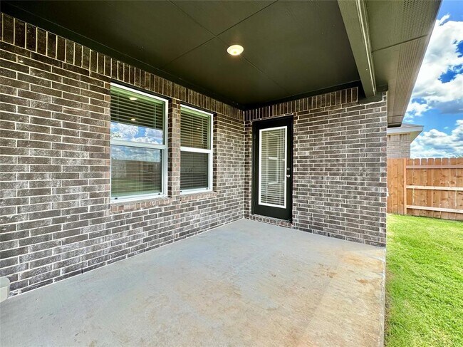Building Photo - 2433 Flank Skirt Dr