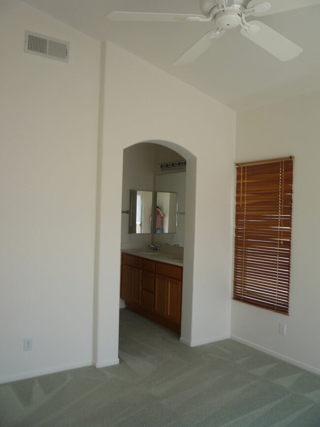 Building Photo - Charming Two-Story Townhome in Union Square