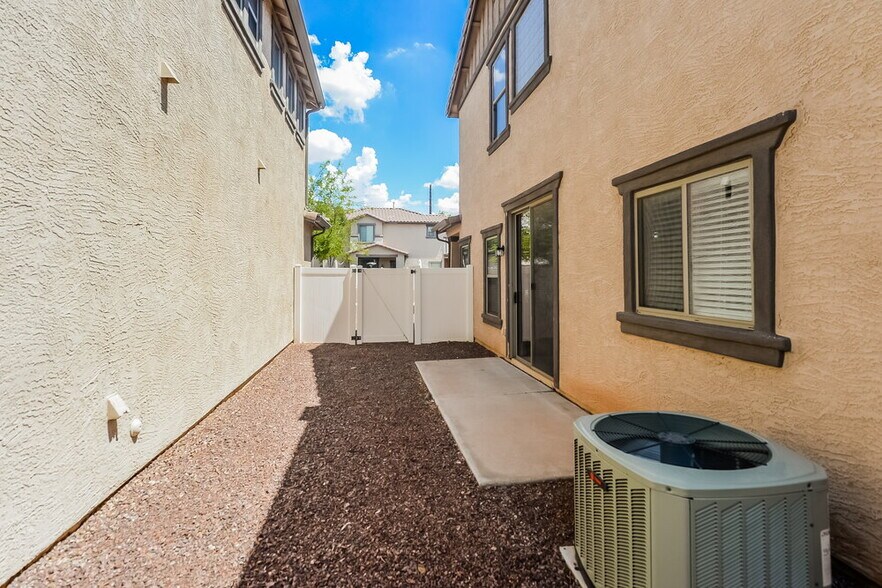 Building Photo - 3939 E Jasper Dr