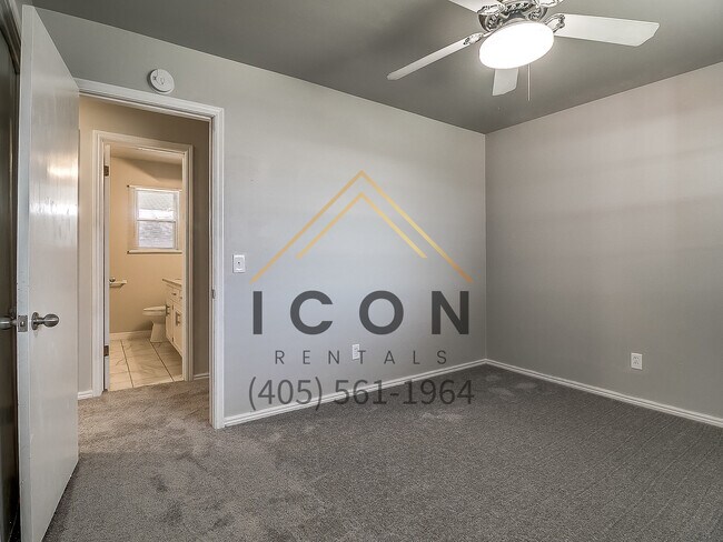 Building Photo - 2513 SW 69th St
