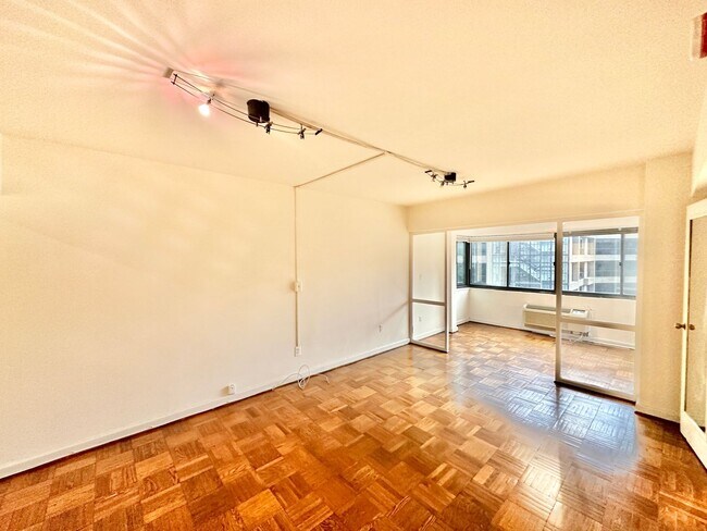 Building Photo - Foggy Bottom Spacious Studio w/Solarium Close to GWU, World Bank, GW Hospital