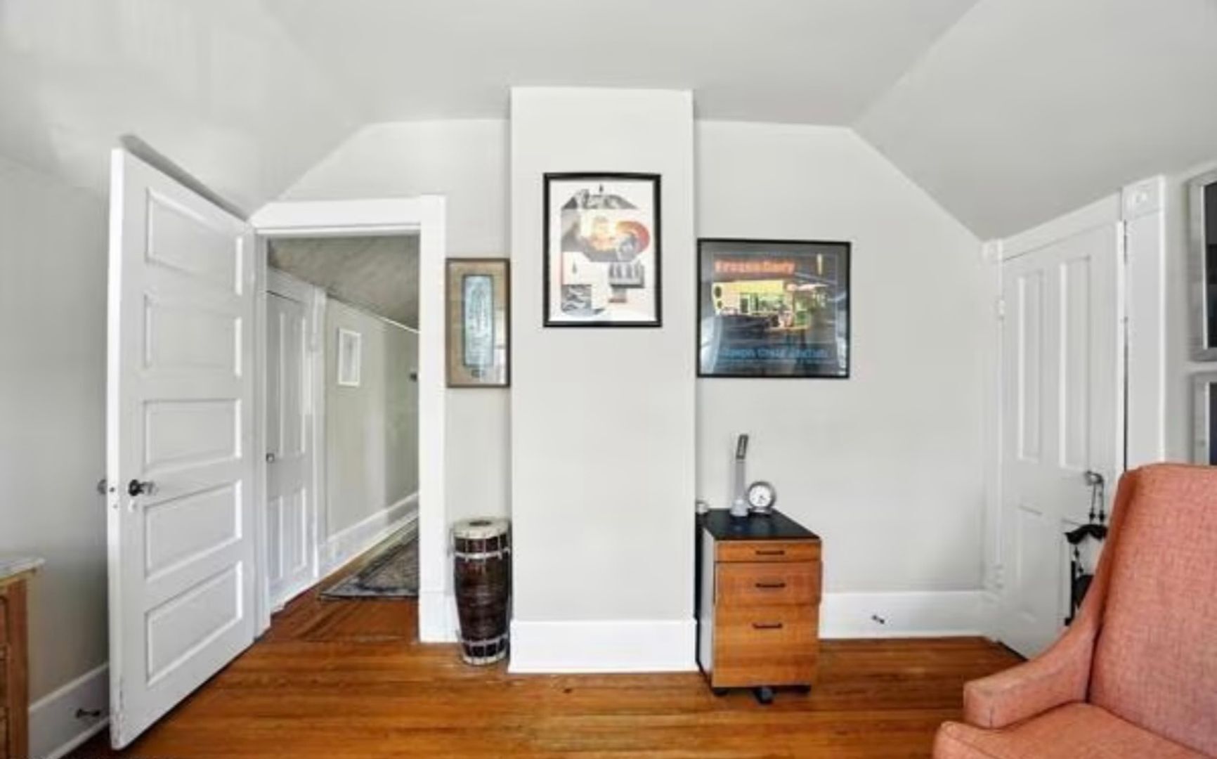 Building Photo - 307 S Oakum St