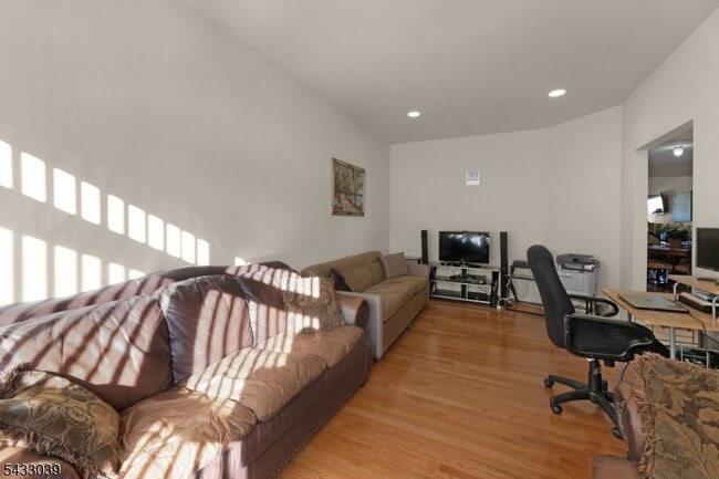 Building Photo - 158 Autumn Ridge Rd
