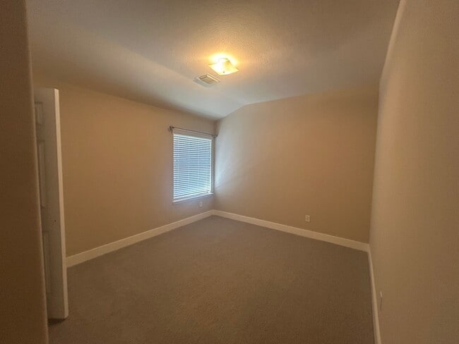 Building Photo - 20922 Barbons Heath Ct