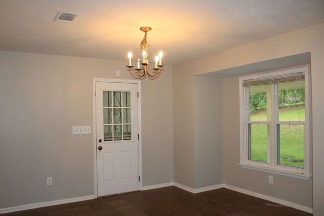 Building Photo - 3726 Crest Dr