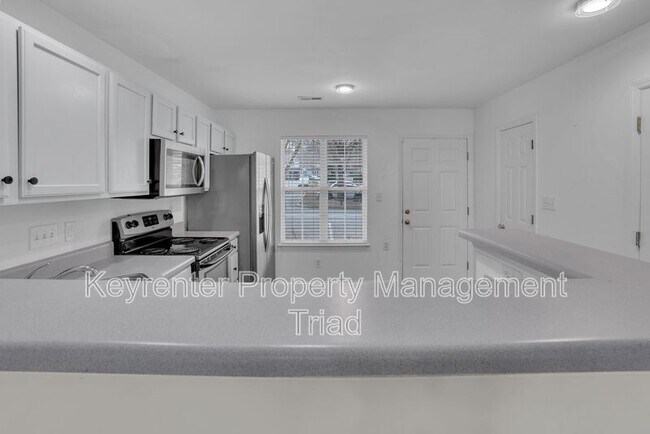 Building Photo - 16 Raelans Cir