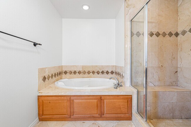 Building Photo - 3-Bedroom Townhome in Gated Bay Harbor – A...