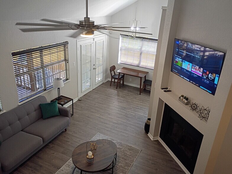 Building Photo - 2850 Village Pky