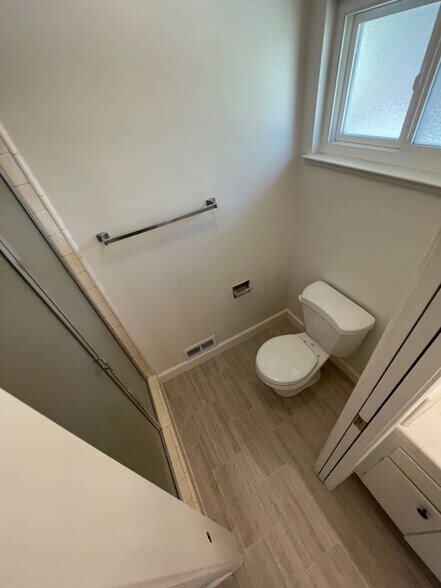 Building Photo - 6940 Los Cerros Dr