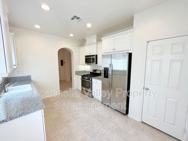 Building Photo - 532 Calle Vibrante