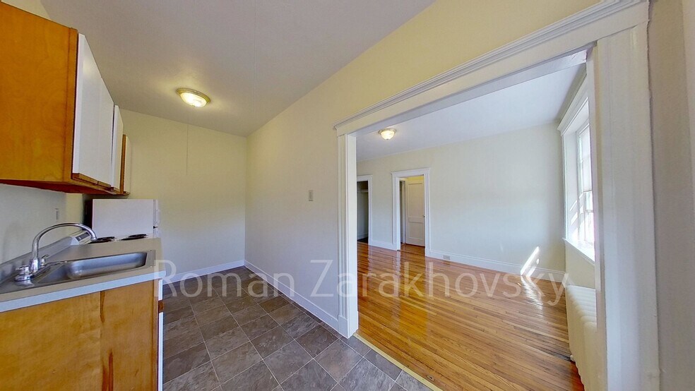 Building Photo - 236 Kelton St