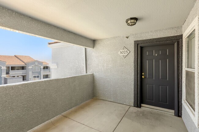 Building Photo - 1 Bedroom Northwest Condo